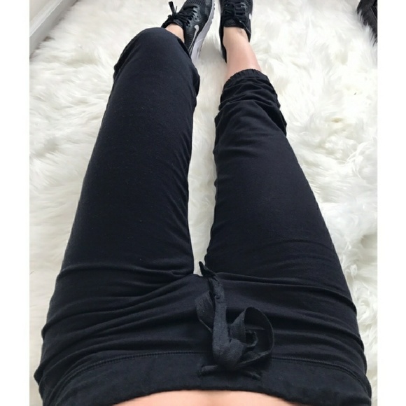 Black capris - Picture 2 of 2